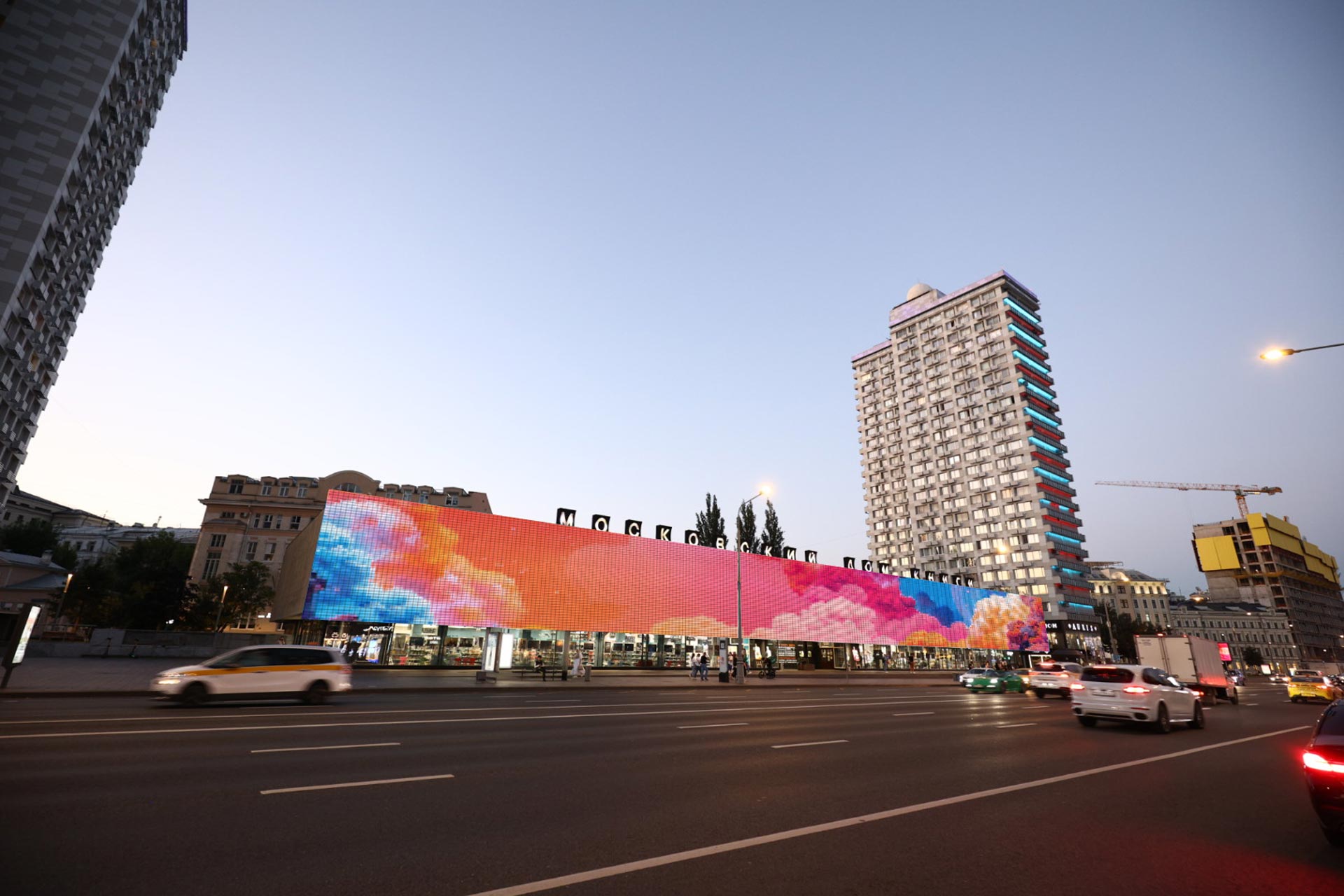 Led Screen on N. Arbat 8 (House of Books), Moscow 4
