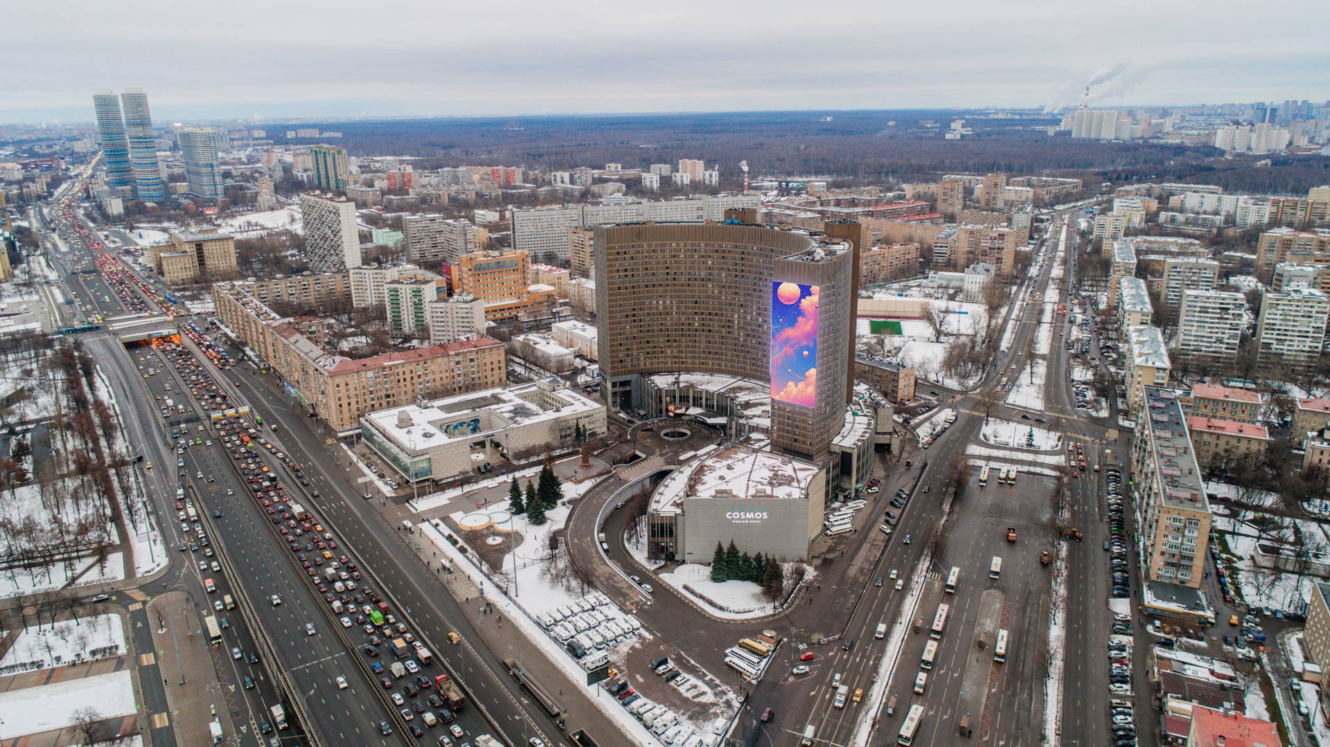 Media Facade at Cosmos Hotel, Moscow 5