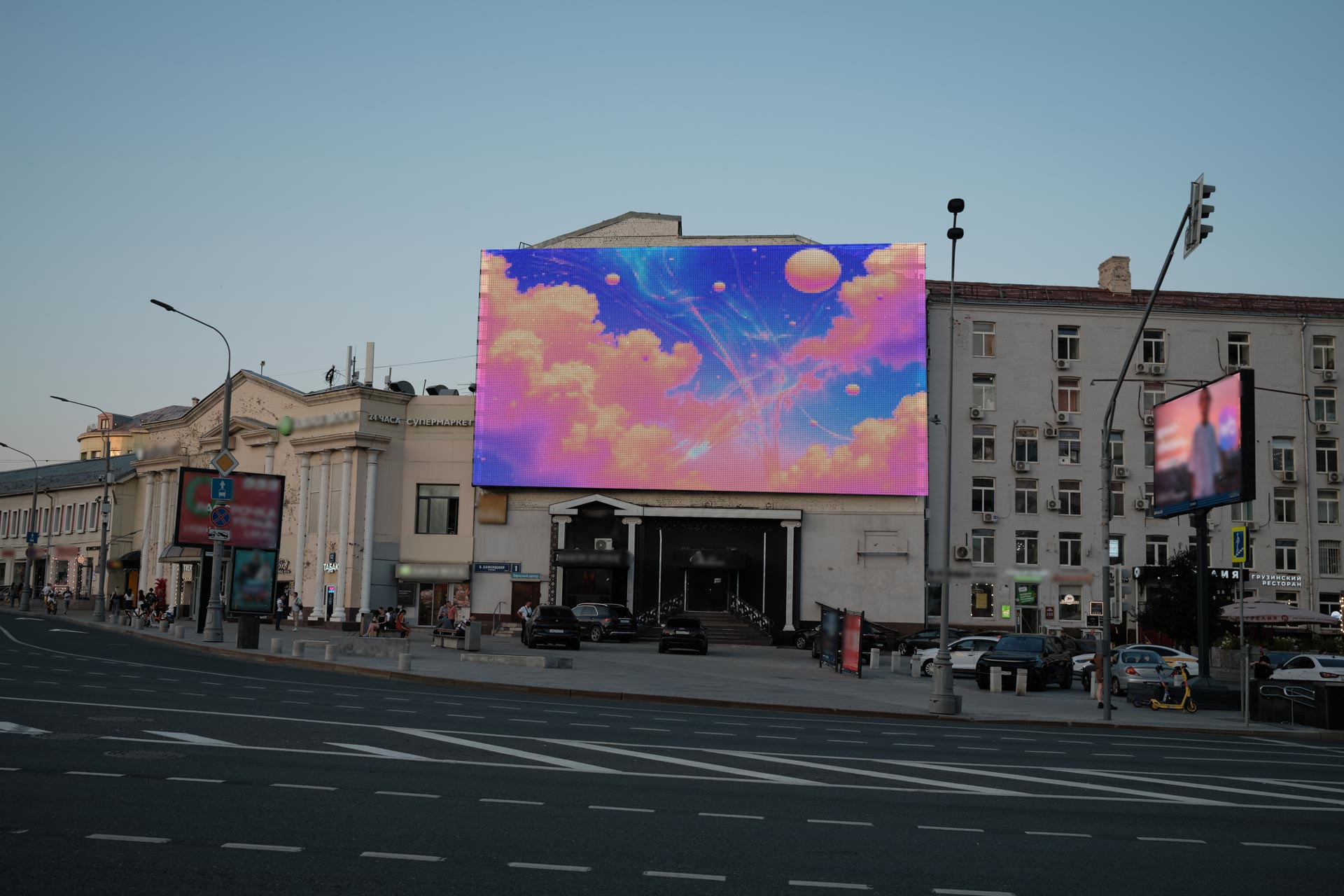 Digital Screen on 1 Bolshie Kamenschiki St. (Taganskaya Sq.) 2